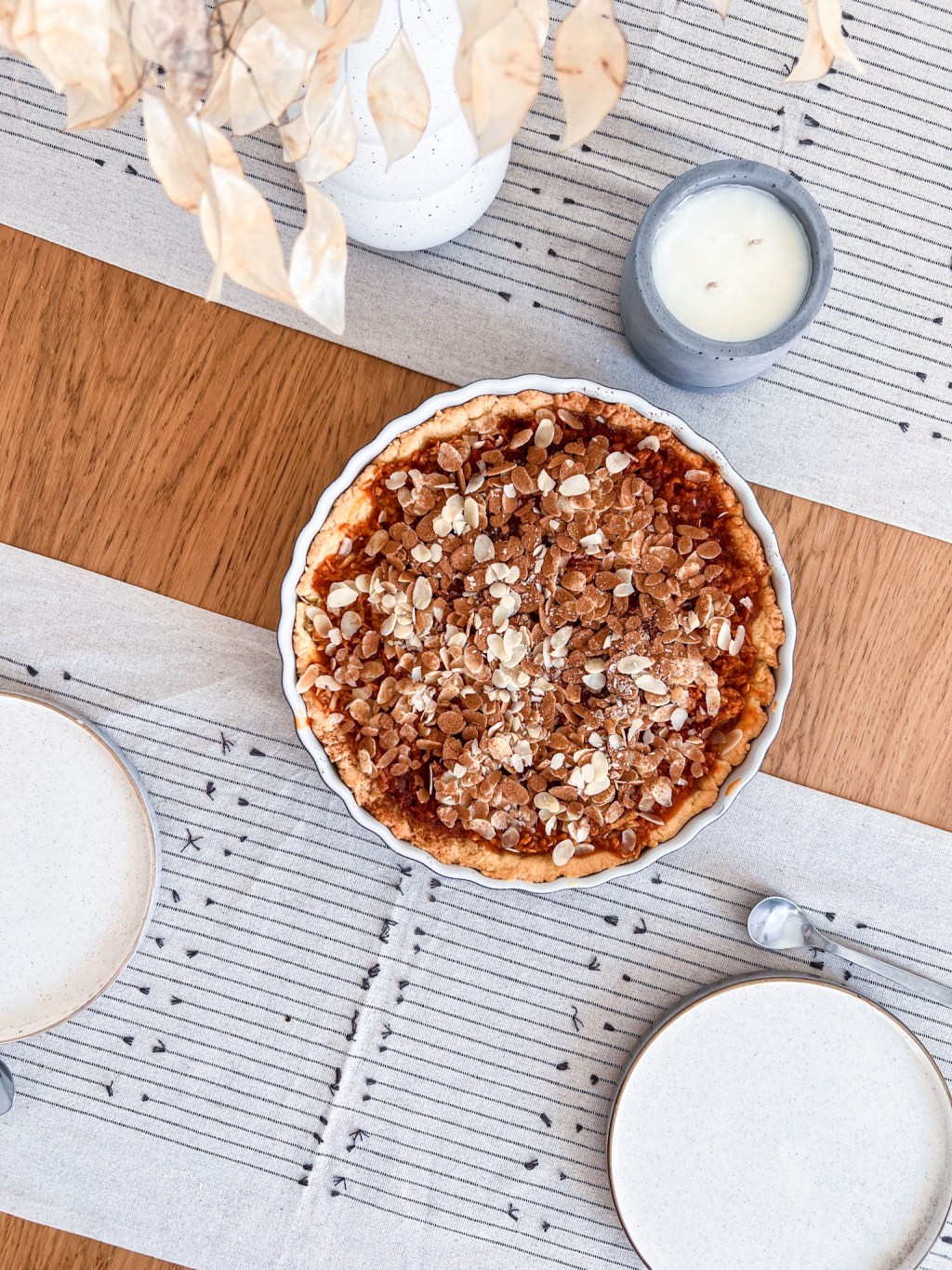 Autumn bucket list: cozy sweaters, PSL, colorful leaves and … apple pie